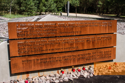 Image: Kovel, 2015, Dedication of the memorial in Ukrainian, English and Hebrew, Anna Voitenko