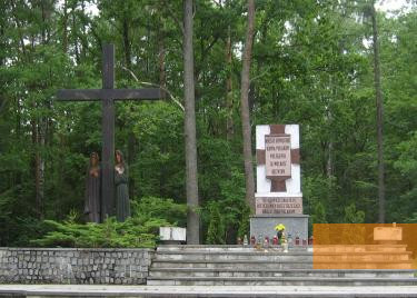 Image: Forest of Szpęgawsk, 2010, Central monument at the memorial complex on the site of the shootings, Stiftung Denkmal