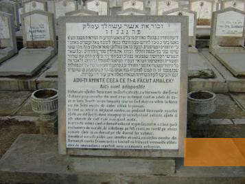 Image: Bucharest, February 2006, Hebrew and Romanian inscription on the memorial plaque, Stiftung Denkmal, Roland Ibold