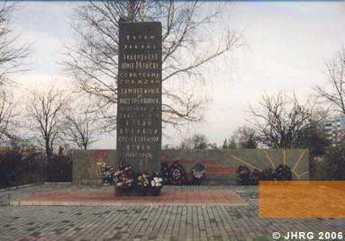 Bild:Grodno, 2006, Denkmal für die Opfer des Transitlagers Kielbasin, www.jhrgbelarus.org