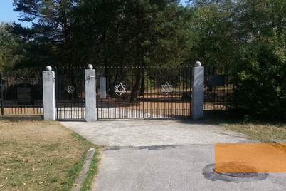 Image: Kielce, 2015, Entrance gate to the Jewish Cemetery, Stiftung Denkmal