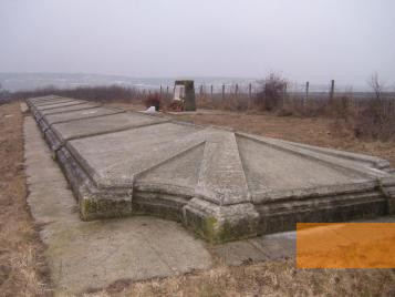 Image: Near Târgu Frumos, 2006, Mass grave of victims of the death trains, Stiftung Denkmal, Roland Ibold