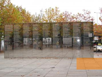 Image: Berlin, 2005, Steglitz Mirrored Wall Memorial, Stiftung Denkmal