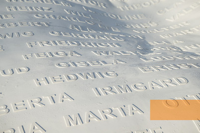 Image: Berlin-Buch, 2013, Names on the memorial's surface, Galerie Pankow, Gerhard Zwickert