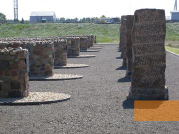 Image: Liepāja, 2008, Detailed view of the memorial complex at the shooting site near Šķēde, Henry Blumberg