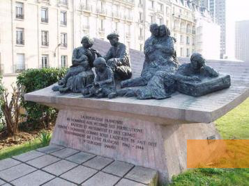 Image: Paris, 2005, Memorial to those interned at the Vélodrome d'Hiver on Quai de Grenelle, Stiftung Denkmal