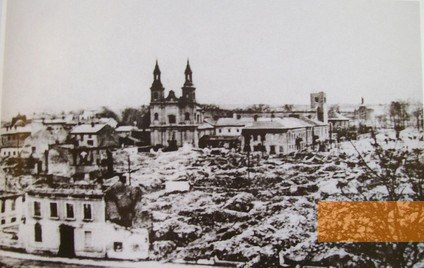 Bild:Wieluń, 1939, Blick auf das zerstörte Stadtzentrum, gemeinfrei