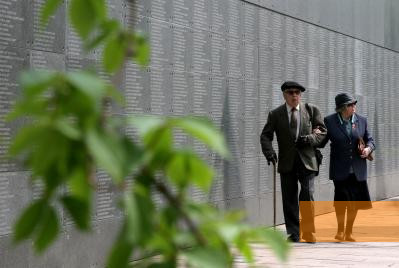 Image: Warsaw, 2006, A 156 metre long memorial wall with the names of insurgents who died in action, Museum Powstania Warszaskiego, Julia Sielicka-Jastrzębska
