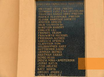 Image: Prešov, 2004, Plaque with the names of victims on the synagogue wall, Stiftung Denkmal