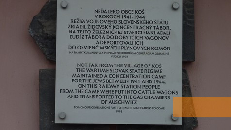 Image: Nováky, 2012, Memorial plaque at the train station, Stiftung Denkmal