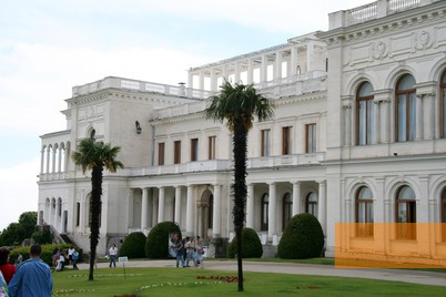Image: Yalta, 2011, Front of the Livadia Palace, Armin Krake