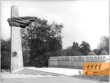 Image: Berlin, 1972, The memorial in the Volkspark Friedrichshain a few days prior to is inauguration, Bundesarchiv, Bild 183-L0511-025, Sigrid Kutscher