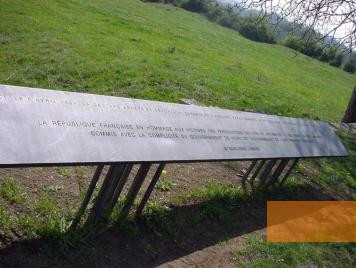 Image: Izieu, 2001, Inscription with the dedication of the memorial, Maison d’Izieu