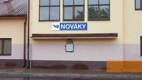 Image: Nováky, 2012, Memorial plaque at the train station, Stiftung Denkmal