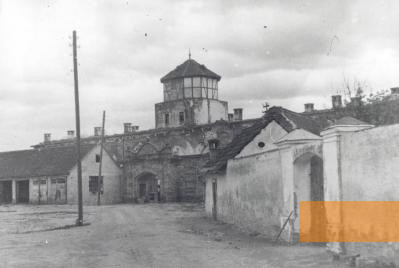 Image: Stara Gradiška, 1944, Exterior view of the camp, Hrvatski povijesni muzej