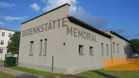 Bild:Brandenburg an der Havel, 2016, Außenansicht der Gedenkstätte, Stiftung Brandenburgische Gedenkstätten