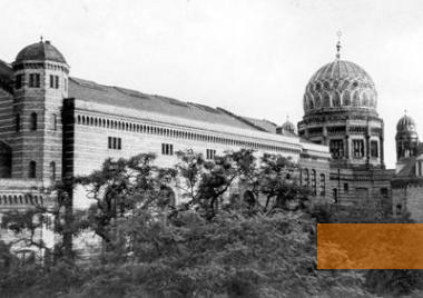 Image: Berlin, undated, The New Synagogue before World War II, Yad Vashem
