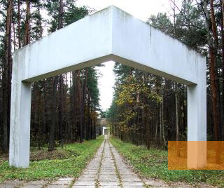 Image: Biķernieki, 2009, Entrance to the memorial complex, Ronnie Golz