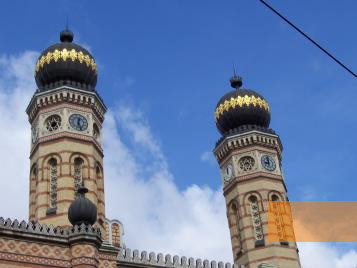 Image: Budapest, 2005, Towers of the Great Synagoge, Stiftung Denkmal