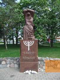 Image: Panevėžys, 2016, Memorial »Mourning Jewish Mother«, Panevėžio apskrities Gabrielės Petkevičaitės-Bitės viešoji Biblioteka, Asta Rimkūnienė