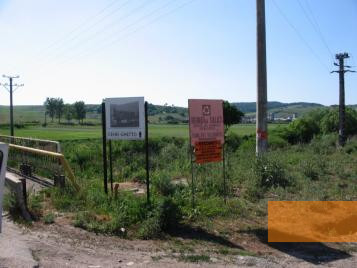 Image: Şimleu Silvaniei, 2009, Signs marking the site of the former ghetto near Cehei, Martin Jung
