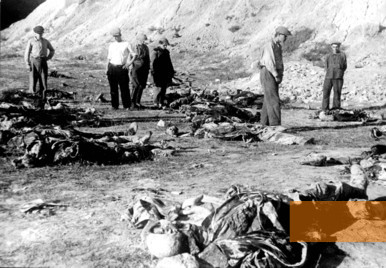 Image: Kramatorsk, 1943, Exhumation at the chalk mountain, Yad Vashem