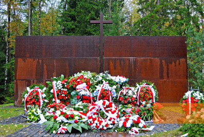 Image: Katyn, 2009, Memorial altar, Dennis Jarvis