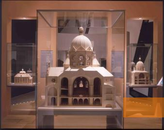 Image: Berlin, 2001, Model of the synagogue in Glockengasse in Cologne, Jüdisches Museum Berlin, Marion Roßner