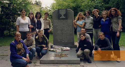 Bild:Brest, um 2004, Gedenktafel für die Holocaustopfer auf dem ehemaligen Ghettogebiet, Ilja Altmann