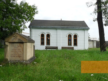 Bild:Budweis, 2009, Das 1950 errichtete Denkmal für die Opfer der Deportationen auf dem jüdischen Friedhof, Jitka Erbenová