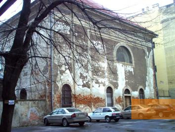 Bild:Groß-Kanizsa, 2004, Die klassizistische Synagoge im Jahr der Einweihung des Denkmals, holmi.nagykar.hu, Attila Tarnóczky