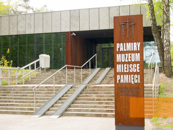 Bild:Palmiry, 2014, Museumsgebäude, Paweł Daniluk