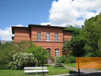 Bild:Konradstein, 2010, Eines der Gebäude der Anstalt, Szpital dla Nerwowo i Psychicznie Chorych w Starogardzie Gdańskim