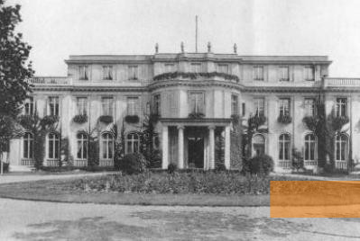 Bild:Berlin, um 1930, Villa Am Großen Wannsee 56-58, Gedenkstätte Haus der Wannsee-Konferenz