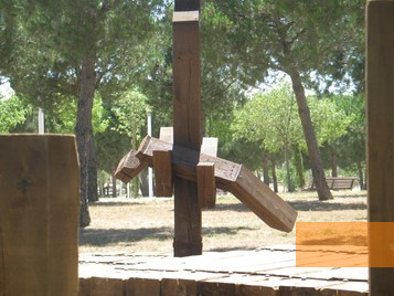 Bild:Madrid, 2007, Holzfigur, Isabell Morgado