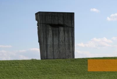 Bild:Krakau-Plaszow, 2008, Rückseite des Denkmals für die Opfer des Faschismus, Lars K. Jensen