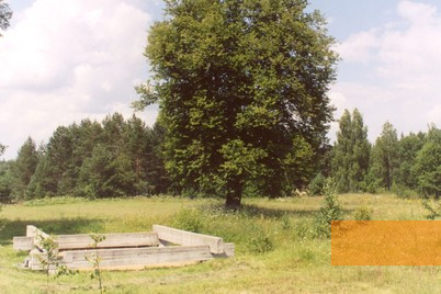 Bild:Dalwa, 2004, Symbolischer Umriss eines Hauses, Stiftung Denkmal