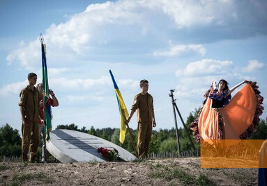 Bild:Divoshin, 2019, Eröffnungszeremonie des Denkmals, Anna Voitenko