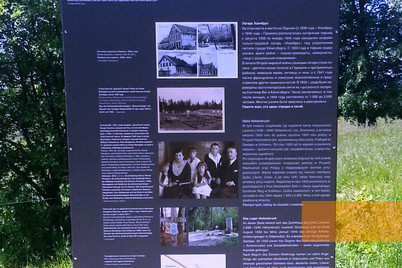 Bild:Lauknen, 2015, Detailaufnahme der Informationstafel am ehemaligen Lagergelände, Stiftung Denkmal