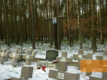 Bild:Piasnitz, 2011, Grabanlage für die Opfer der Massaker, Jakub Raciborski