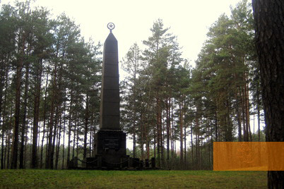 Bild:Ponary, 2011, Sowjetischer Obellisk aus dem Jahr 1948, Stiftung Denkmal