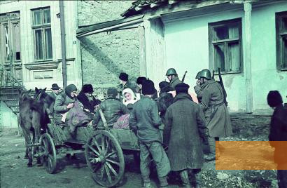 Bild:Kischinau, Oktober 1941, Rumänische Soldaten bei der »Übersiedlung« von Juden, Westermann Unternehmensarchiv
