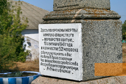 Image: Plyushchivka, 2017, Inscription on the memorial, Christoph Helweg