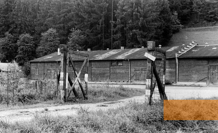 Bild:Haslach, 1950, Ehemalige Baracke des Lagers Sportplatz 5 Jahre nach Kriegsende, KZ-Gedenkstätte Vulkan