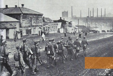 Bild:Stalino, 1941, Einmarsch der Wehrmacht in die Industriestadt, gemeinfrei