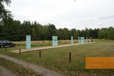 Bild:Jamlitz, 2009, Ausstellung auf dem ehemaligen Lagergelände, Stiftung Denkmal
