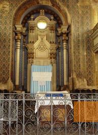 Bild:Sathmar, 2008, Altar der orthodoxen Synagoge, Margo Schwartz