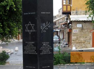 Bild:Rhodos-Stadt, o.D., Detailansicht des Denkmals, Rhodes Jewish Museum