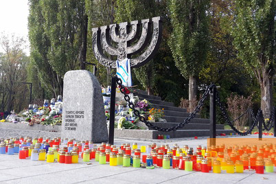Image: Babi Yar, 2016, The menorah a few days after the memorial service to mark the 75th anniversary of the massacre, Stiftung Denkmal