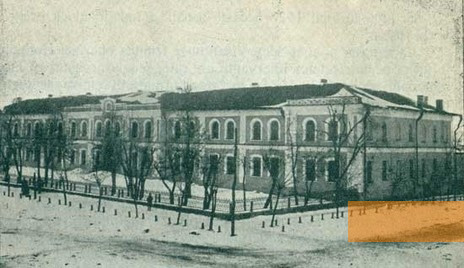 Bild:Edineț, o.D., Die technische Universität auf einer alten Ortsaufnahme, gemeinfrei